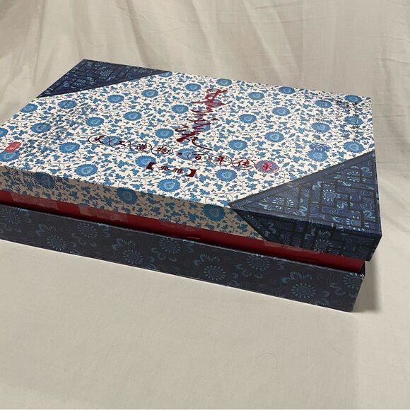 Chinese porcelain cobalt blue floral camellia gaiwan tea set of 12 - Picture 12 of 16